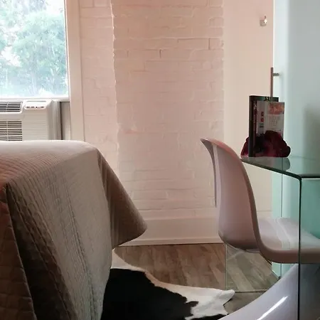 Baystreet Hotel/Motel-3